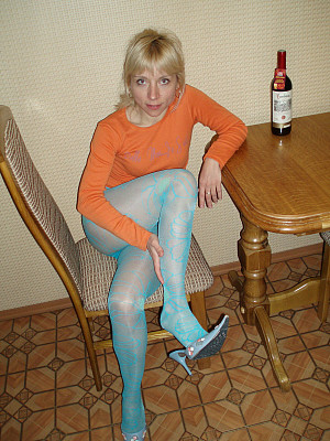 Amateur girls in blue tights are ready to show their charms