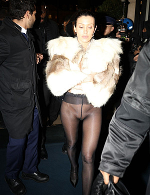 Kanye West wife Bianca Censori in black pantyhose without panties on the amateur pictures obtained by paparazzi